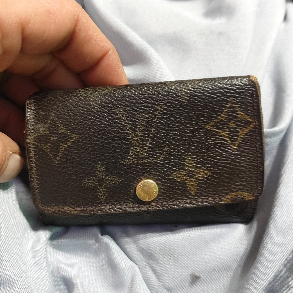 6 ring Louis Vuitton key holder